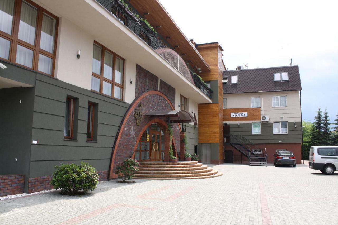 Hotel Pinocy Ledziny Esterno foto