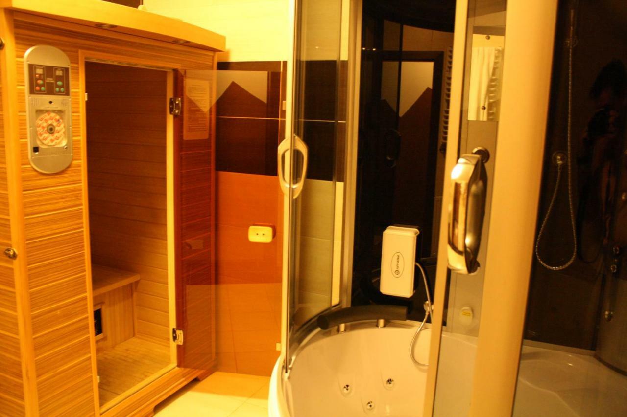 Hotel Pinocy Ledziny Esterno foto