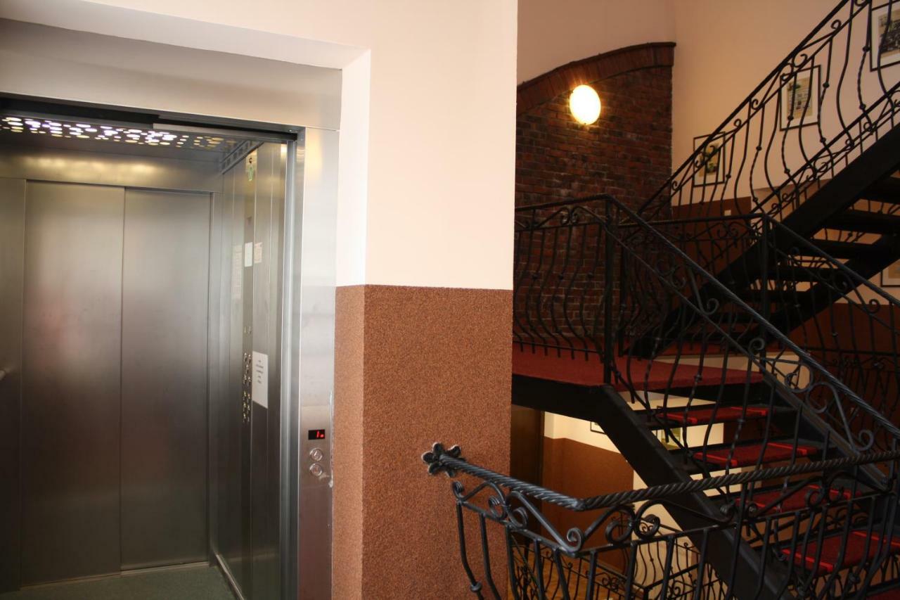 Hotel Pinocy Ledziny Esterno foto