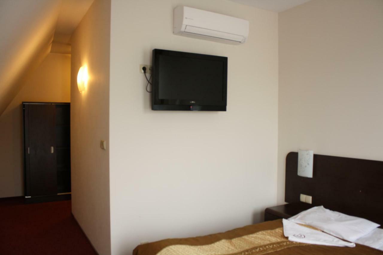 Hotel Pinocy Ledziny Esterno foto