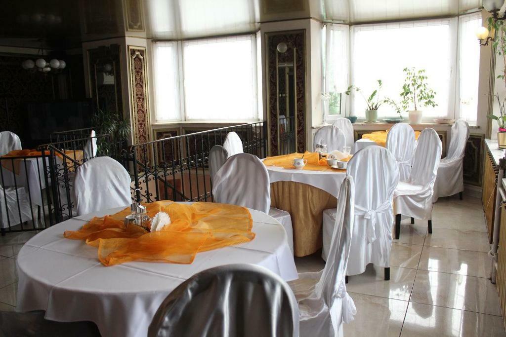Hotel Pinocy Ledziny Esterno foto