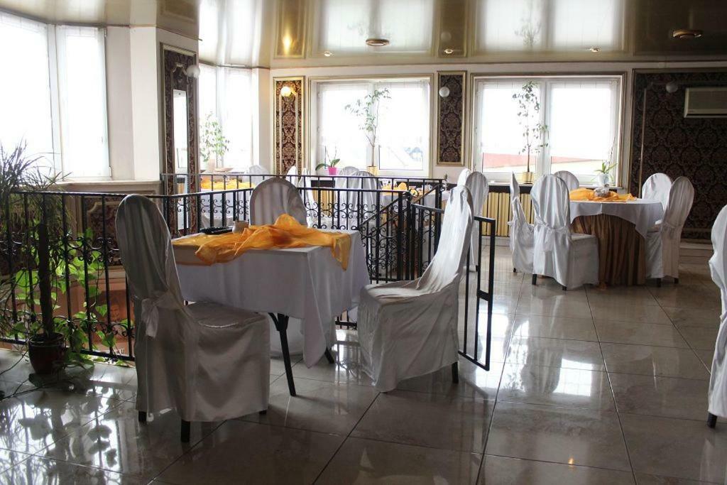 Hotel Pinocy Ledziny Esterno foto